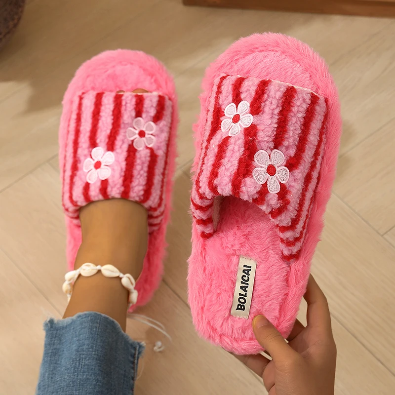 Embroidery Garments - Pantofole in peluche a righe con